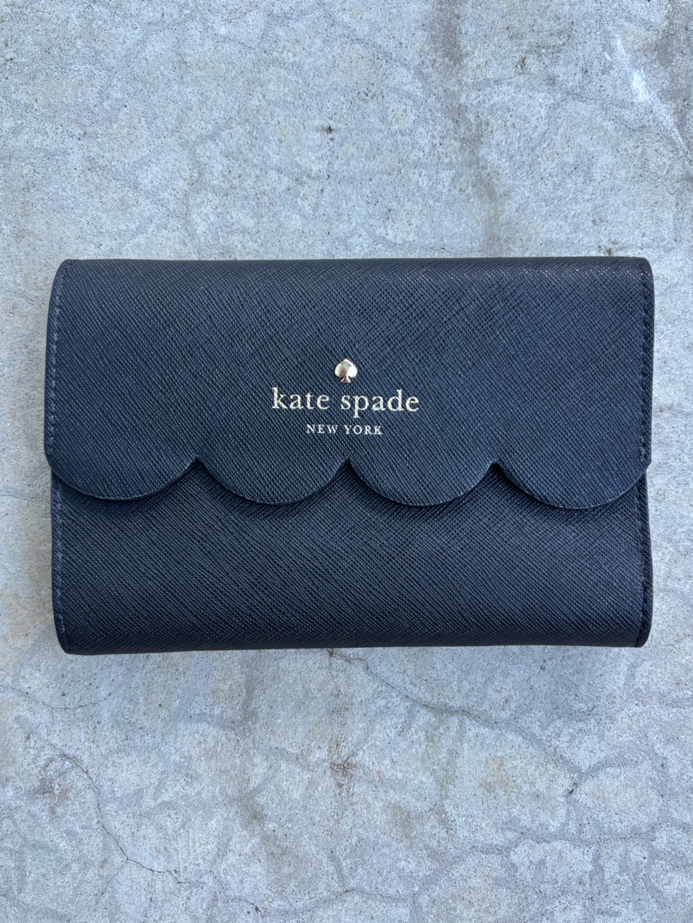 Kate Spade Kieran Lily Avenue Wallet Black Saffiano Leather Scalloped Trifold
